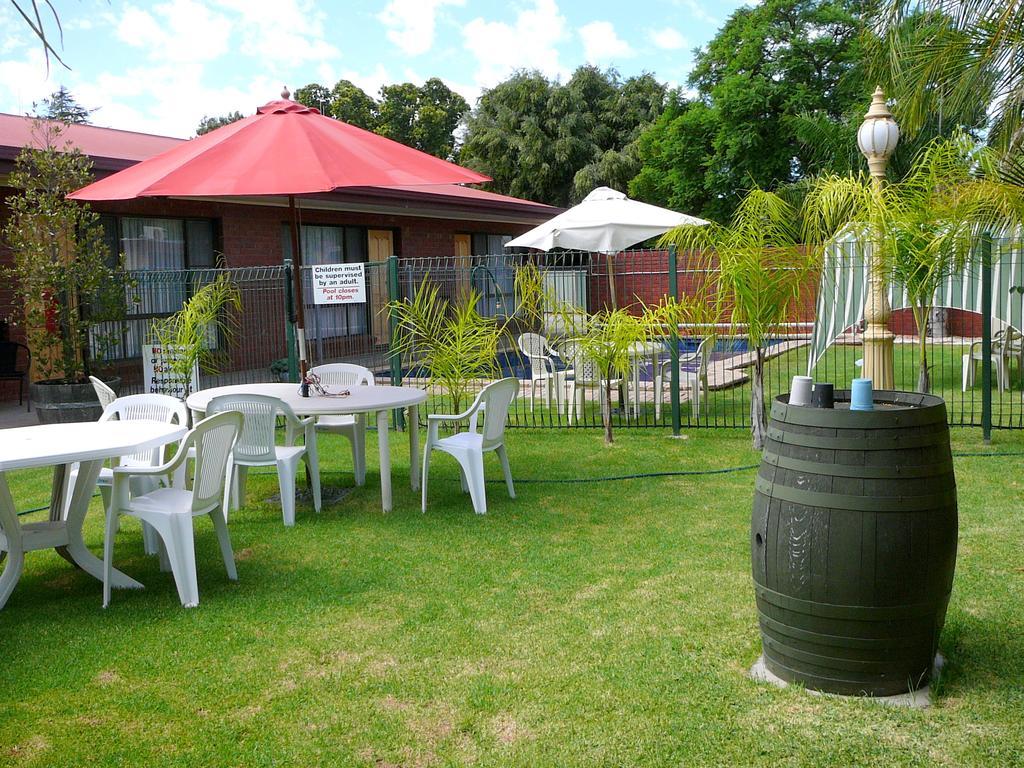 Murray River Motel Суон Хил Екстериор снимка
