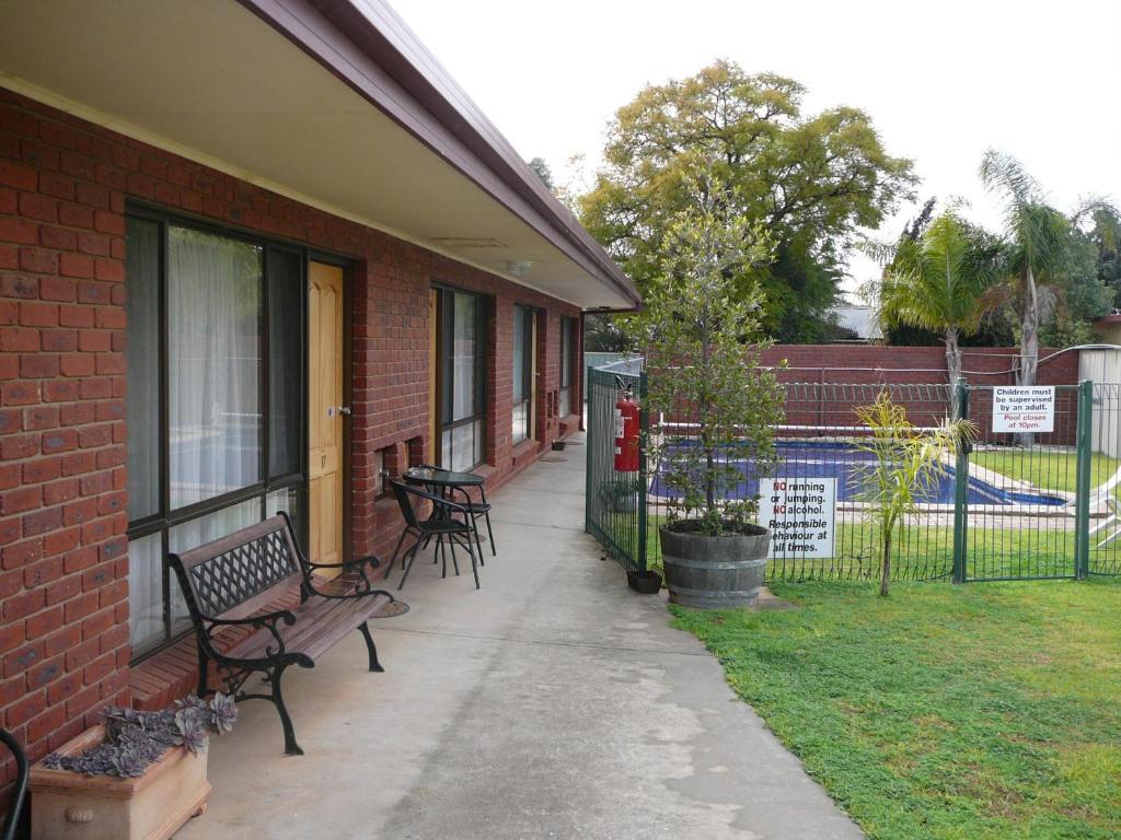 Murray River Motel Суон Хил Екстериор снимка