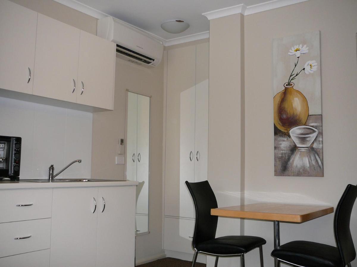 Murray River Motel Суон Хил Екстериор снимка